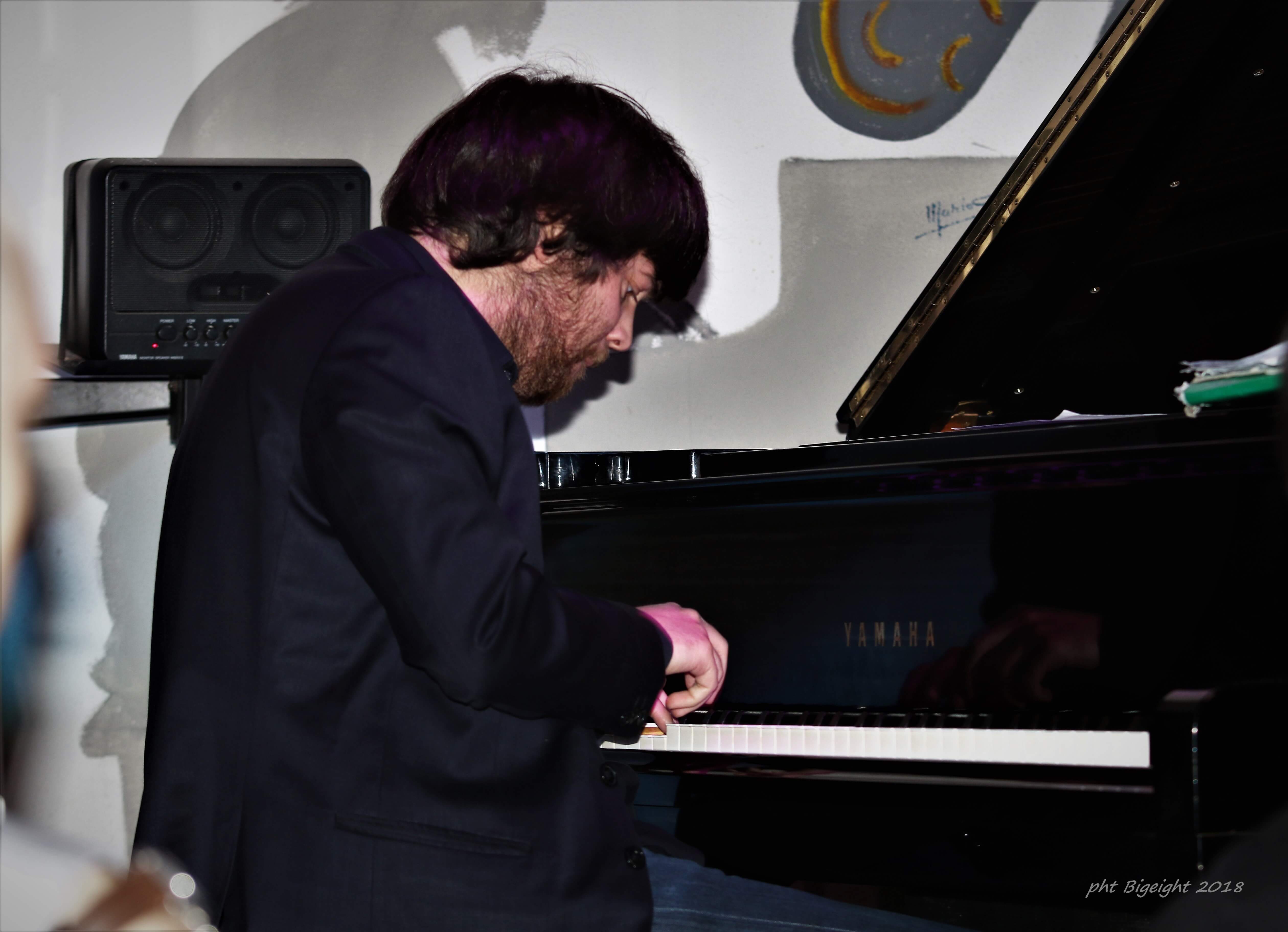 Immagine contenuta dentro la raccolta: Roberto Gatto Quartet 